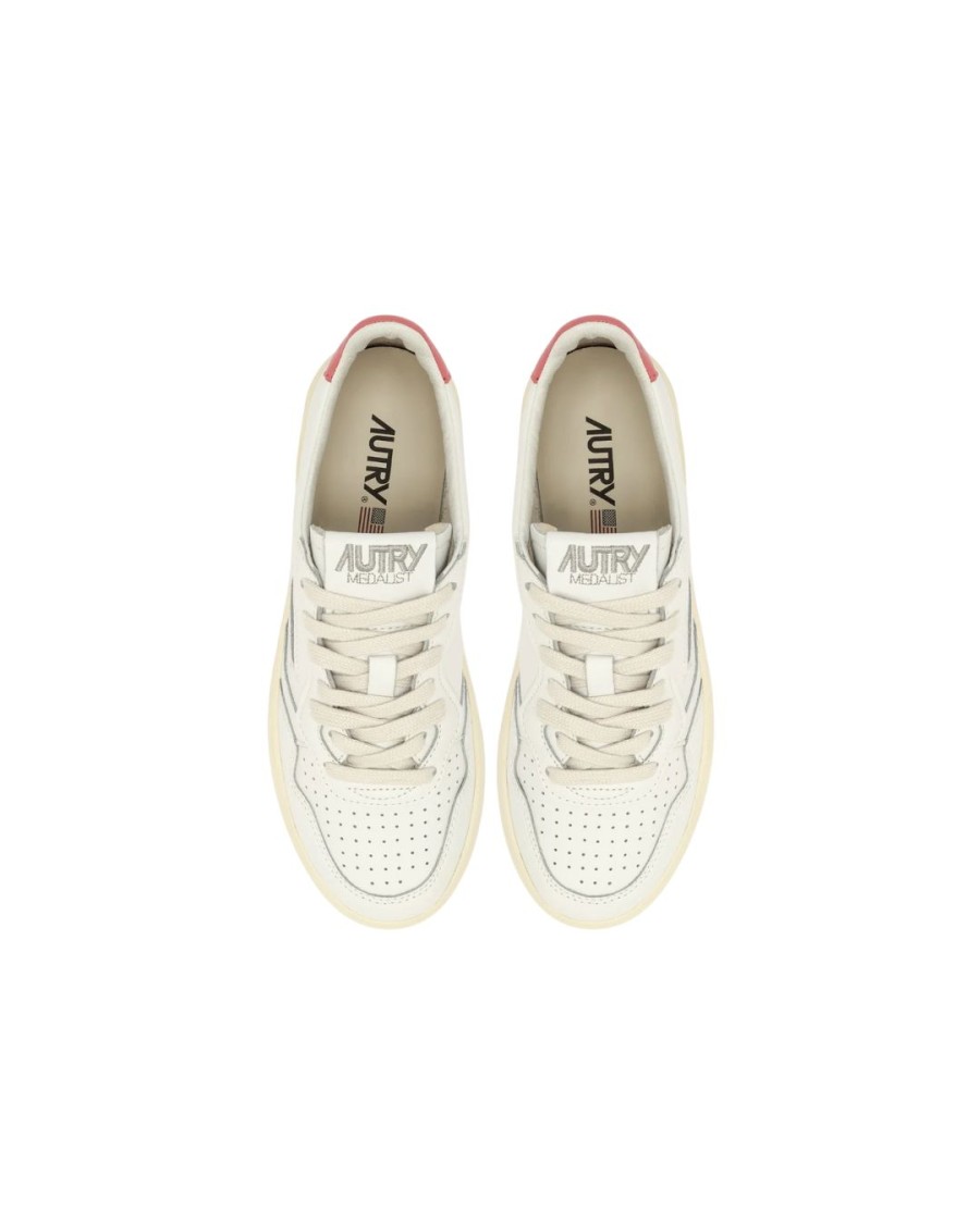 Autry Medalist Low Sneakers In Soft Leather With Cushioned Comfort
