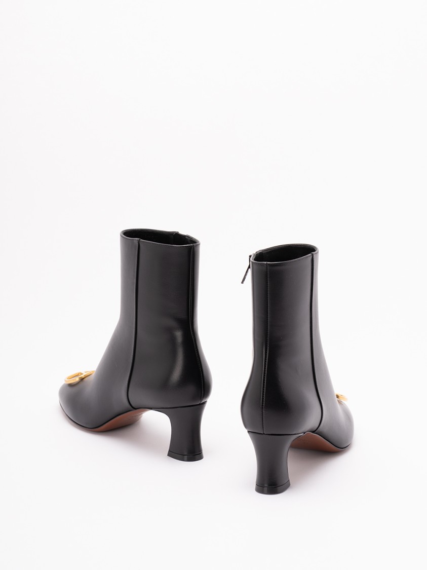 Valentino 60mm Logo-plaque Leather Boots In Black