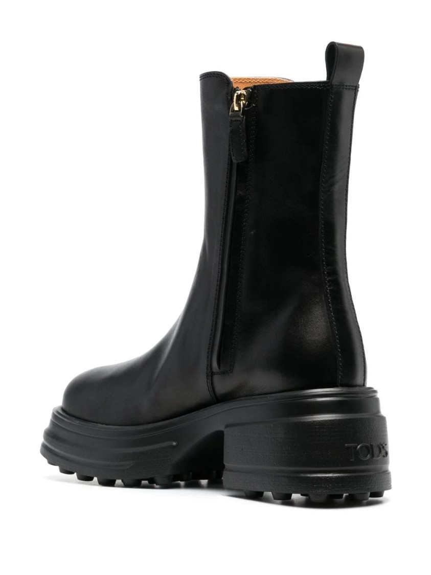Tod's Ankle Boots With Closed Silhouette And Sole In Black