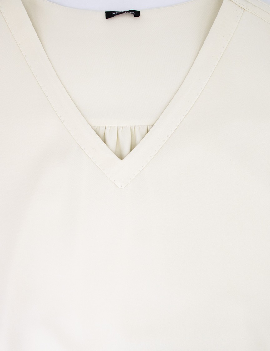 Kiton Cream Silk T-shirt With Tailored Fit