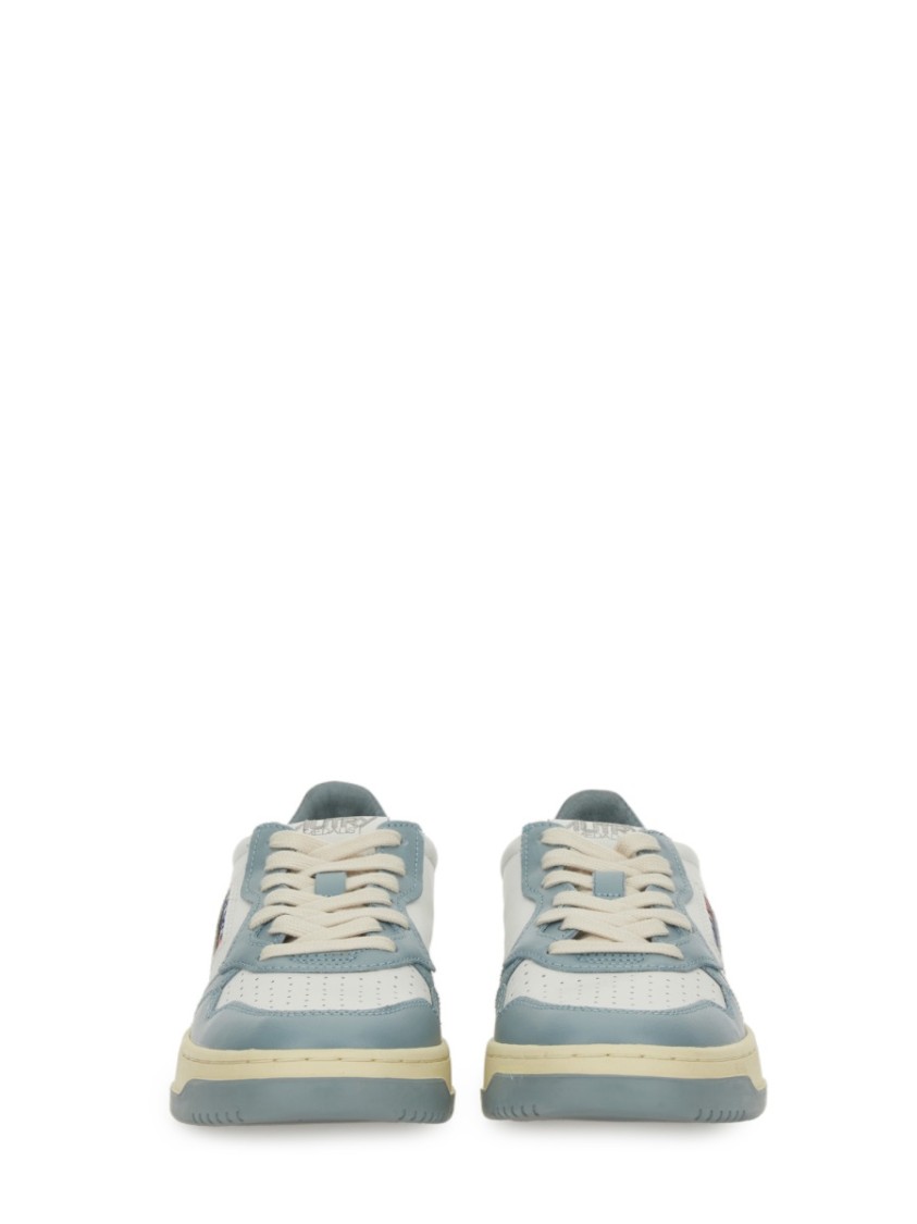 Autry Medalist Low Sneakers Light Blue In White