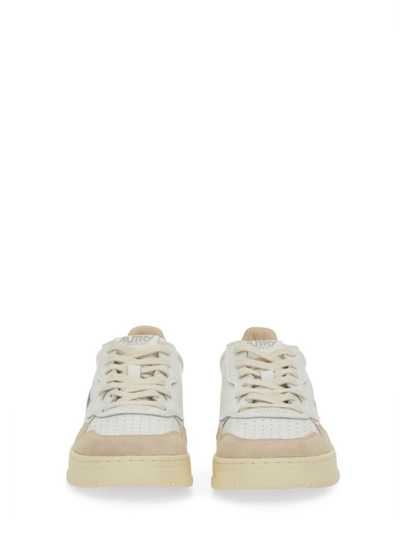 Autry Medalist Low-top Sneakers With Smooth In Neutral