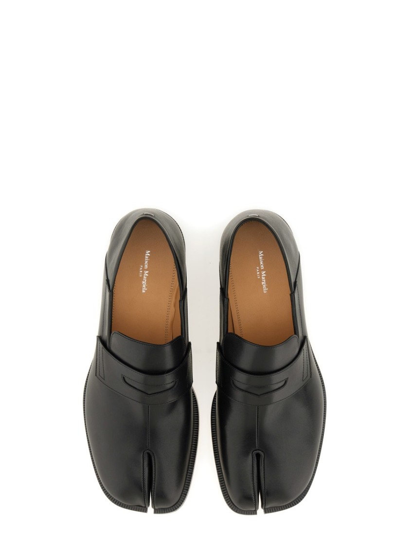 Maison Margiela Tabi Split-toe Patent-leather Loafers In Black