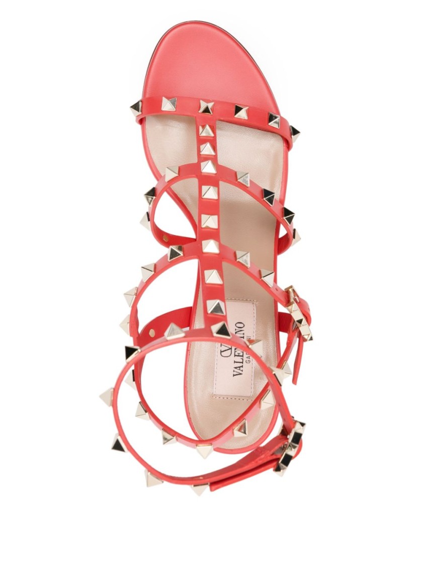 VALENTINO GARAVANI VALENTINO GARAVANI RED LEATHER ROCKSTUD SANDAL WITH PYRAMID STUDS AND BLOCK HEEL