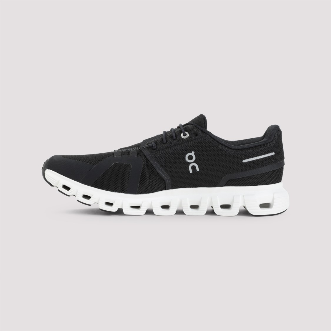 On Cloud 5 Trainers, Size 7 In Black