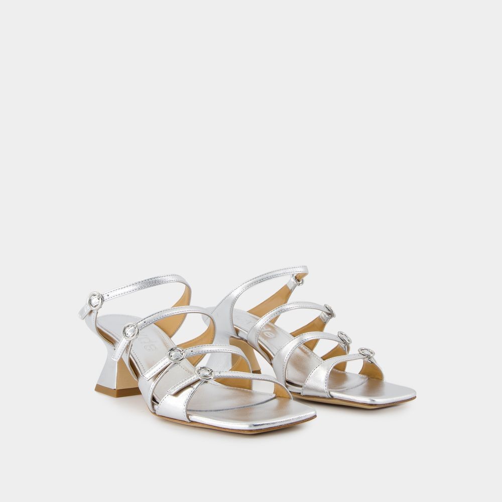Shop Aeyde Aeydē Eanna Pumps - Leather - Silver