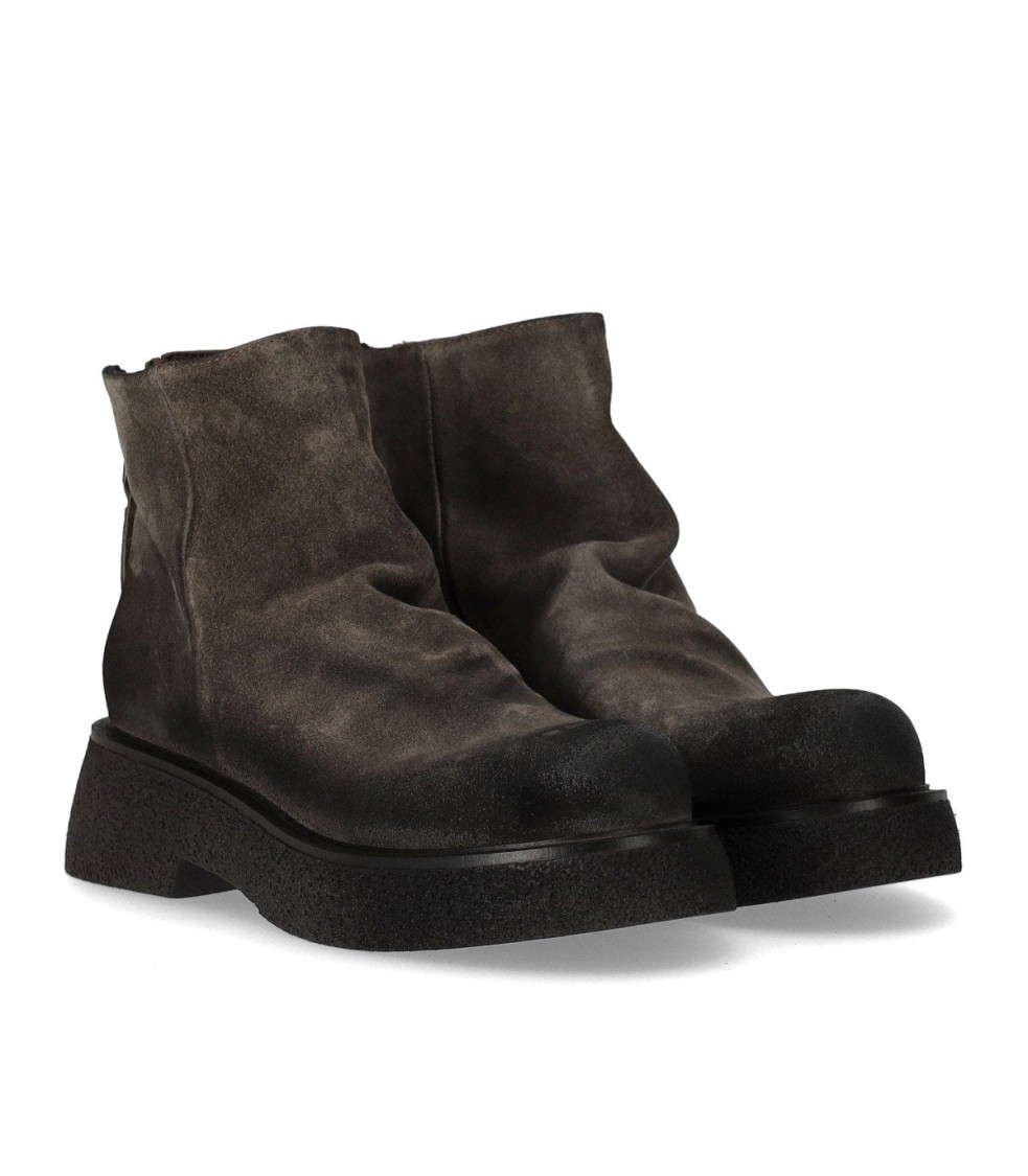Strategia Sandy Grey Ankle Boot In Gray