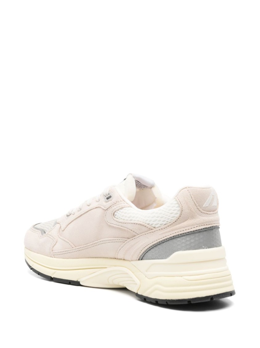 Autry Round Toe Mesh Panels Contrast Sole Sneakers In Neutral