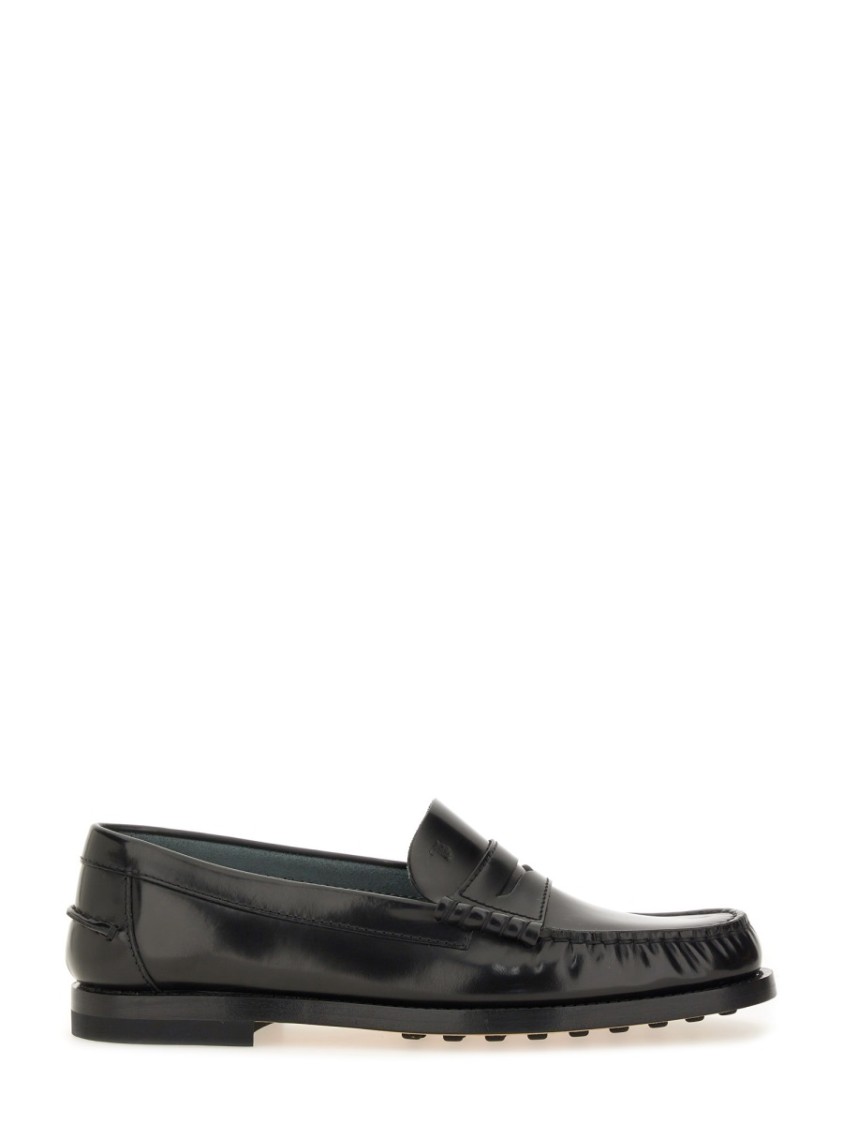 フラットシューズ Tod's Polished Calf Leather Loafer With Classic Silhouette Tod's Polished Calf Leather Loafer With Classic Silhouette