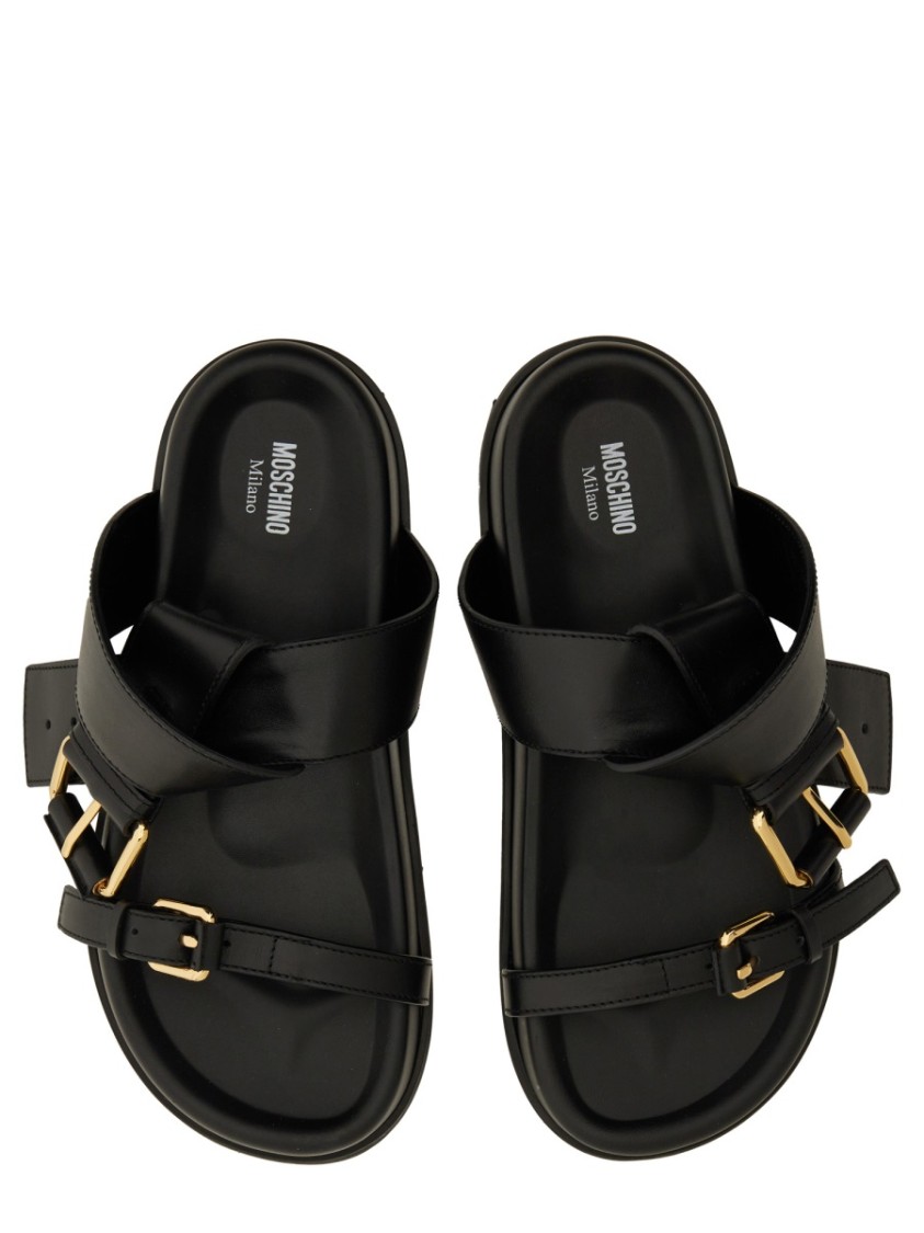サンダル・ミュール Moschino Black Leather Sandal With Woven Buckle Detail Moschino Black Leather Sandal With Woven Buckle Detail