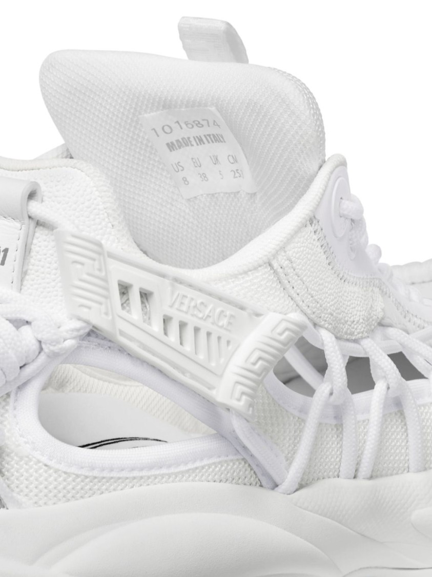 スニーカー Versace White Panelled Sneakers With Cut-Out Versace Panelled White Sneakers With Cut-out Detailing