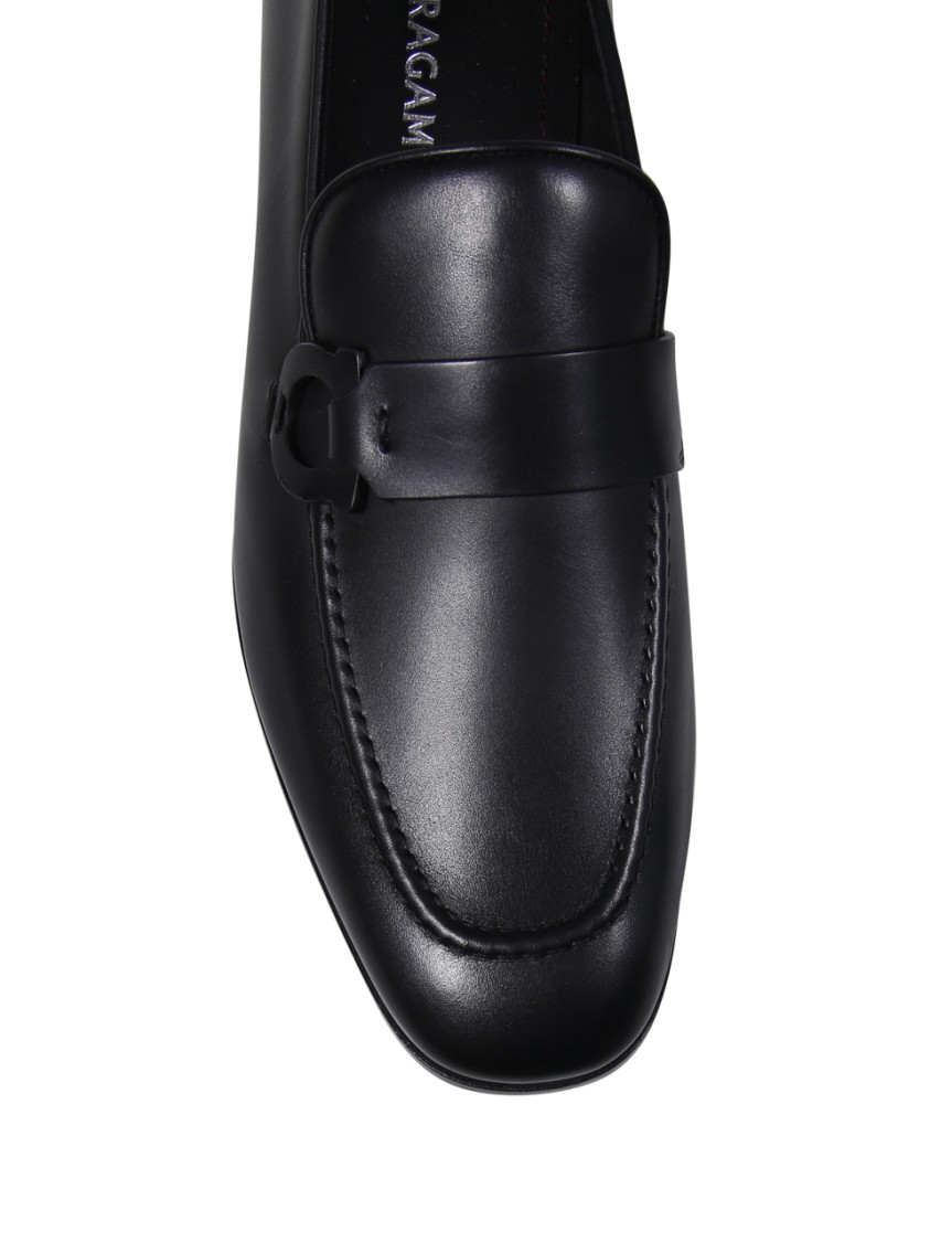 Ferragamo Round Toe Business Casual Shoes In Black