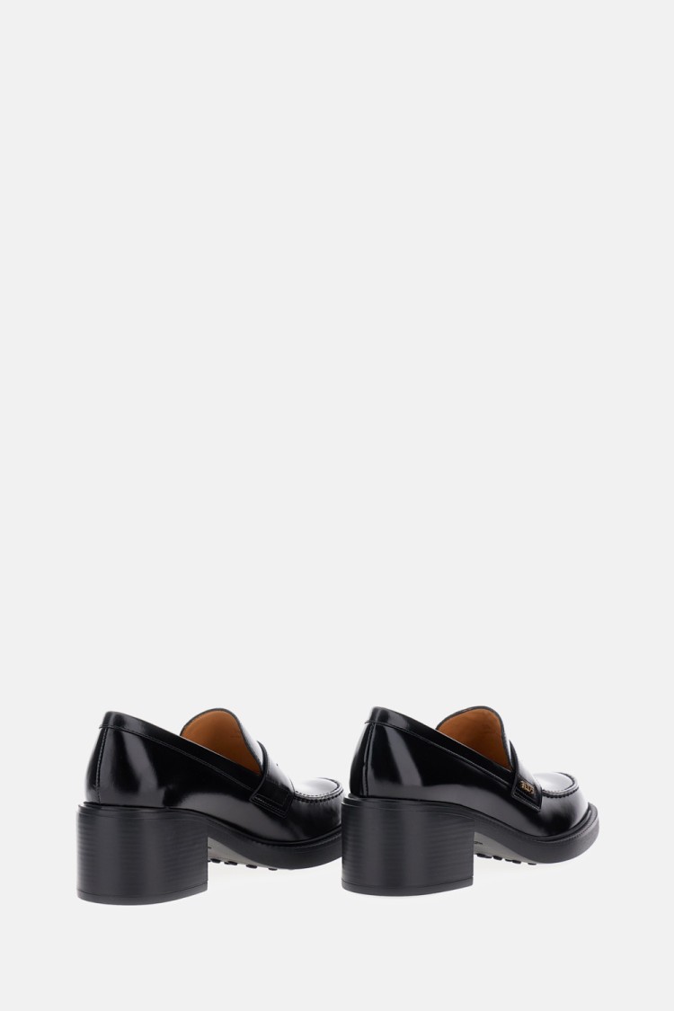 Tod's Black Loafers With Penny Slot And Logo Lettering On The Side In Black
