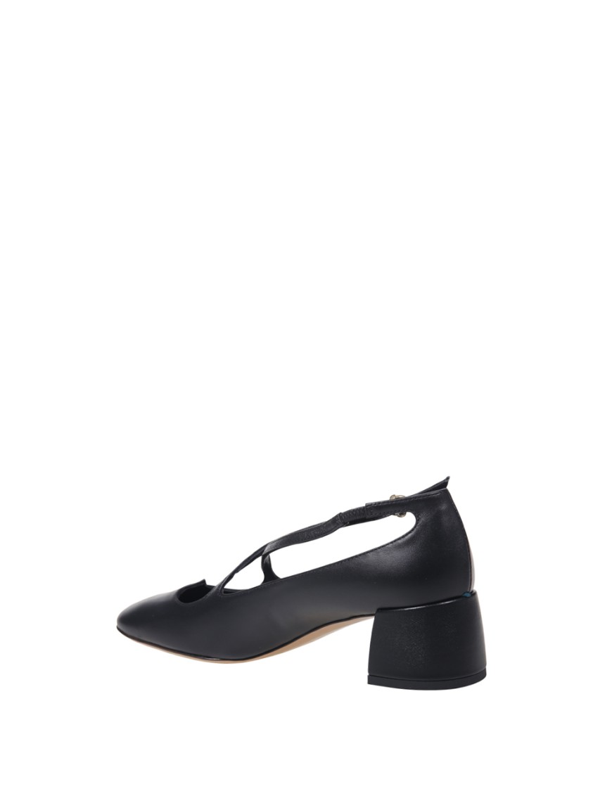 A. Bocca Pointed Toe Leather Shoes With Cut-out Detail In Black