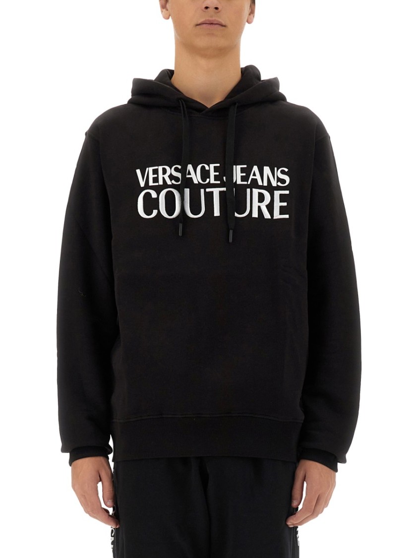 VERSACE JEANS COUTURE VERSACE JEANS COUTURE BLACK REGULAR FIT SWEATSHIRT WITH BOLD LOGO PRINT 