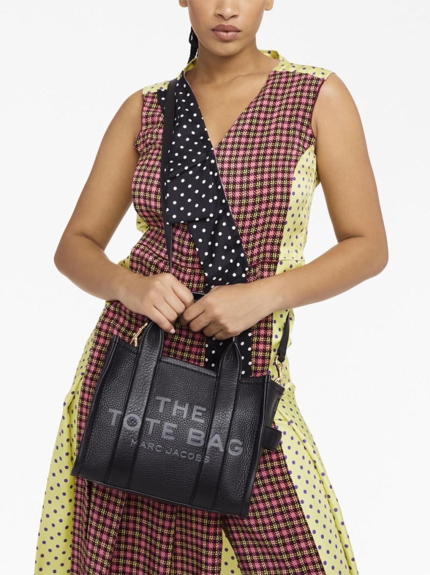 Marc Jacobs Textured Black Tote Bag With Dual Handles And Adjustable Strap In Black
