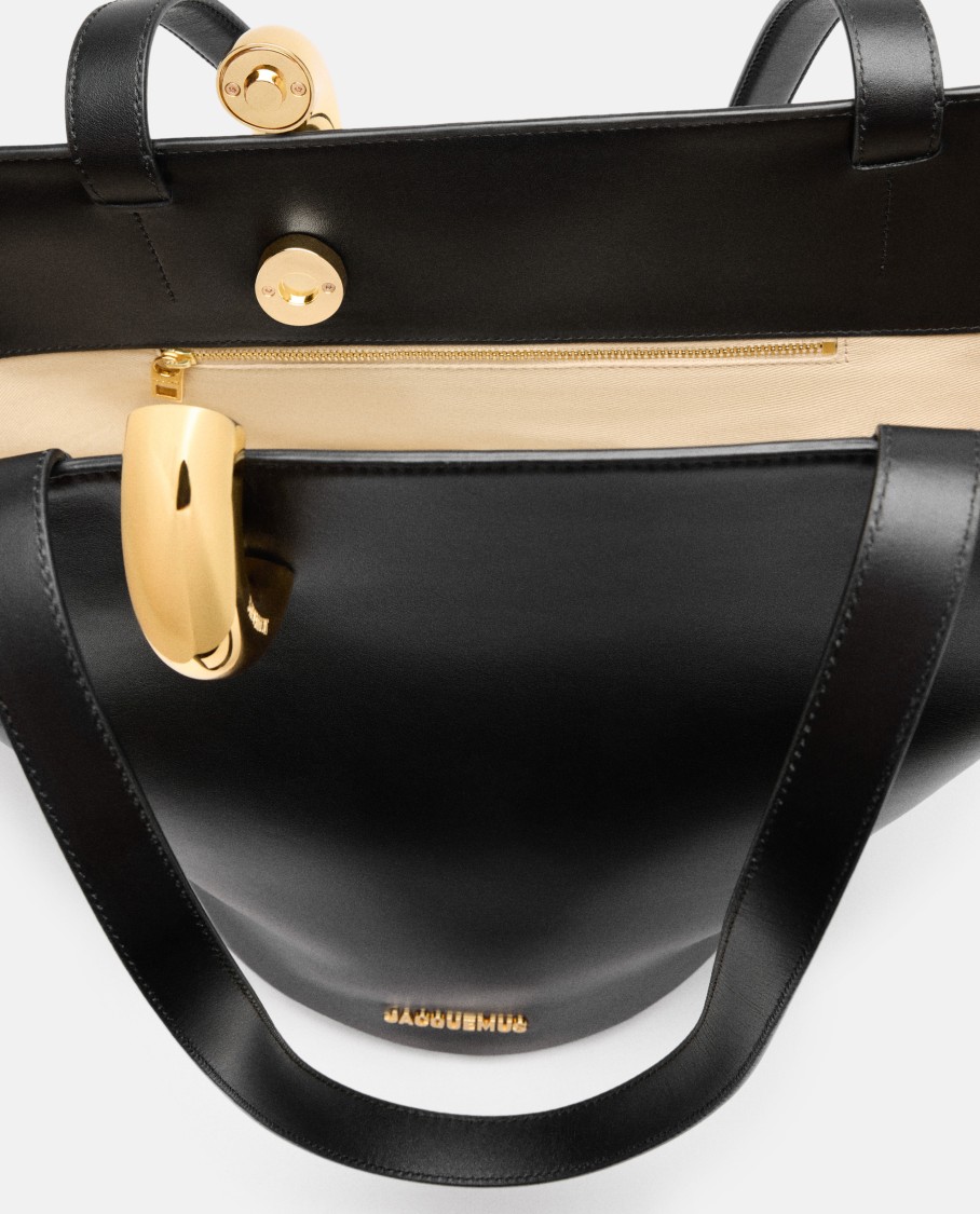 Jacquemus The Medium Bambola Asymmetric Leather Bucket Bag In Black