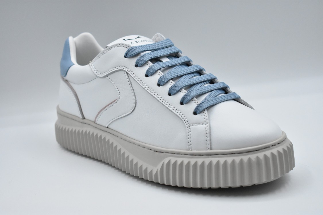 Voile Blanche Sneakers With Design And Sole