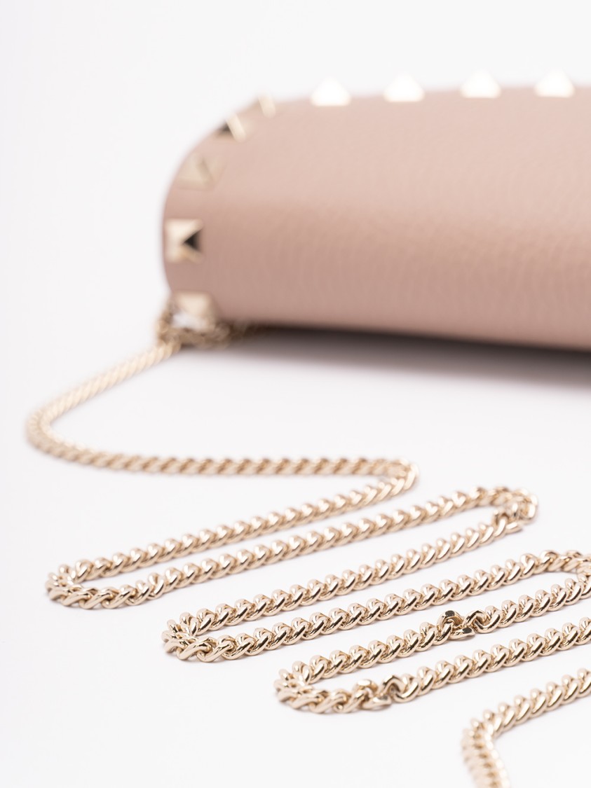 Valentino Rockstud Wallet On Chain In Pink