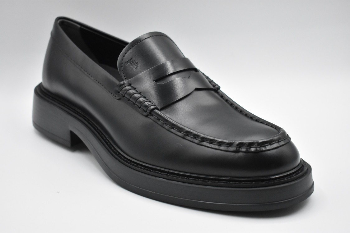 Tod's Black Loafers In Black
