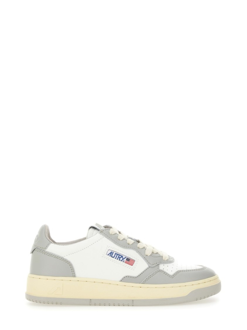 Shop Autry "medalist Low" Sneaker