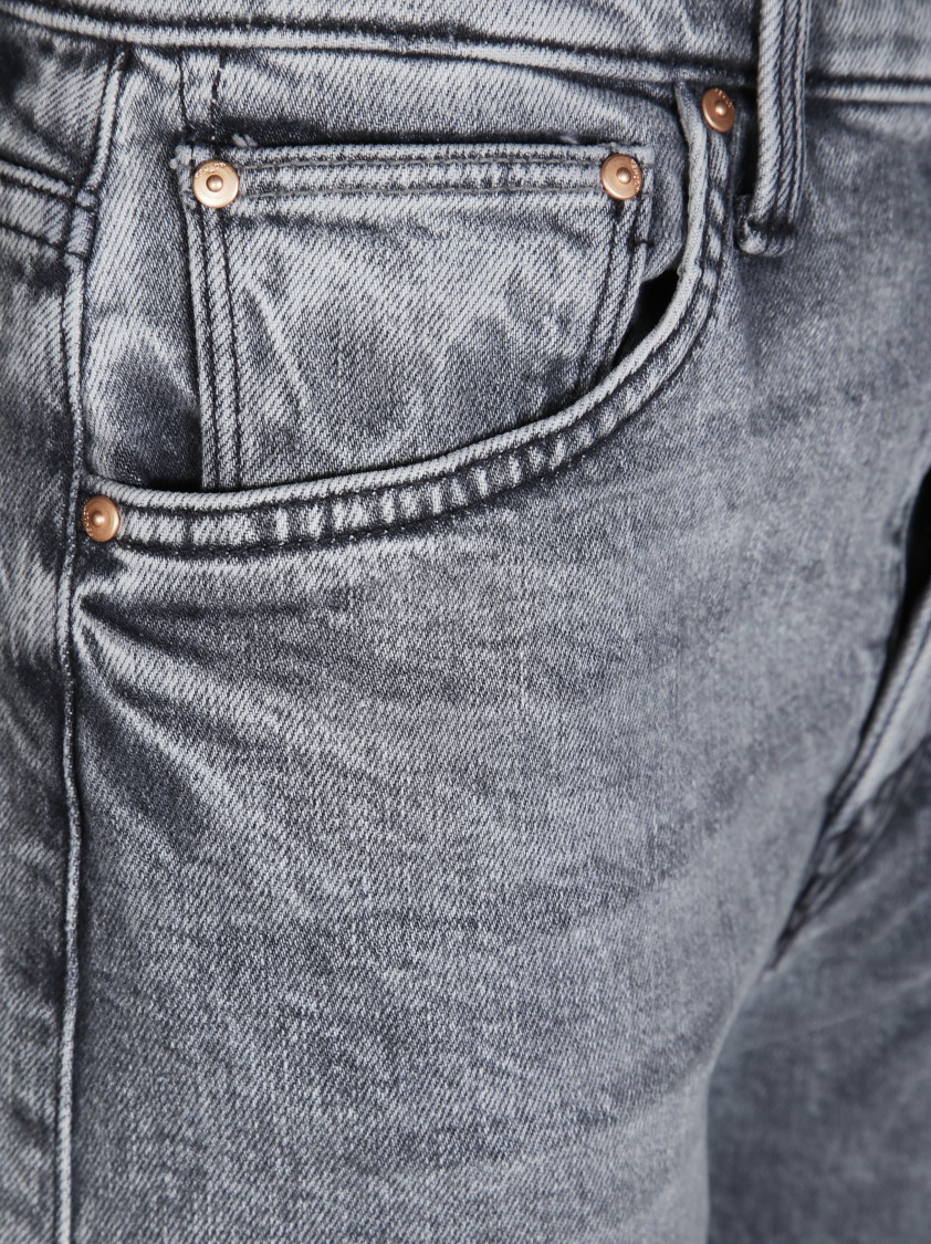 Mother The Ditcher Roller Sneak Jeans In Gray