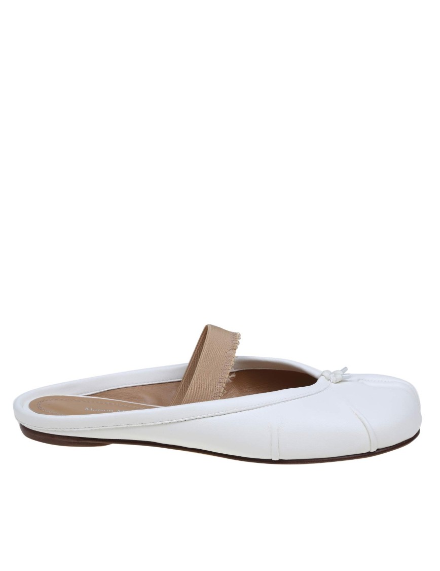 Maison Margiela Ballerina Mule Tabi In White Leather In White
