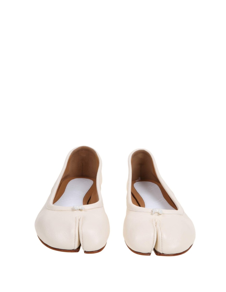 Shop Maison Margiela Milk Leather Tabi Ballerina In Neutrals