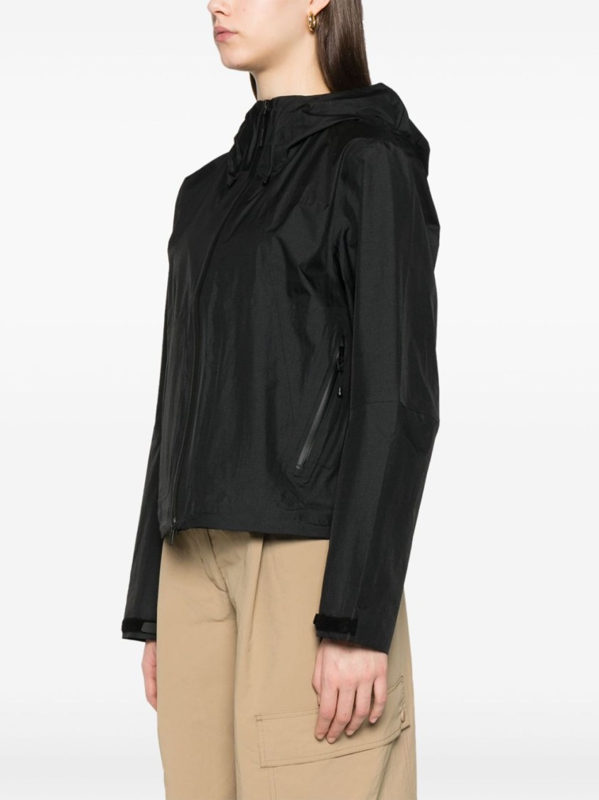 The North Face Streamlined Parka With Silhouette And Practical Features In Black