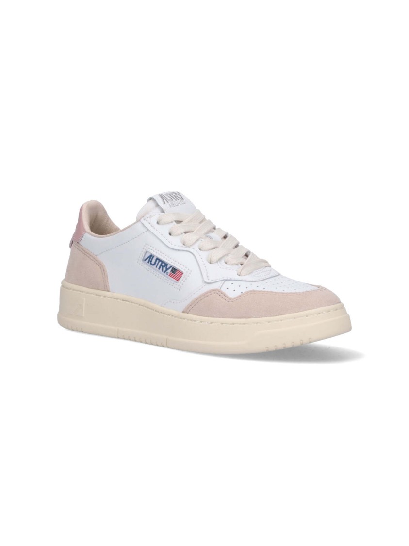 Shop Autry Medalist 01 Low Sneakers – White