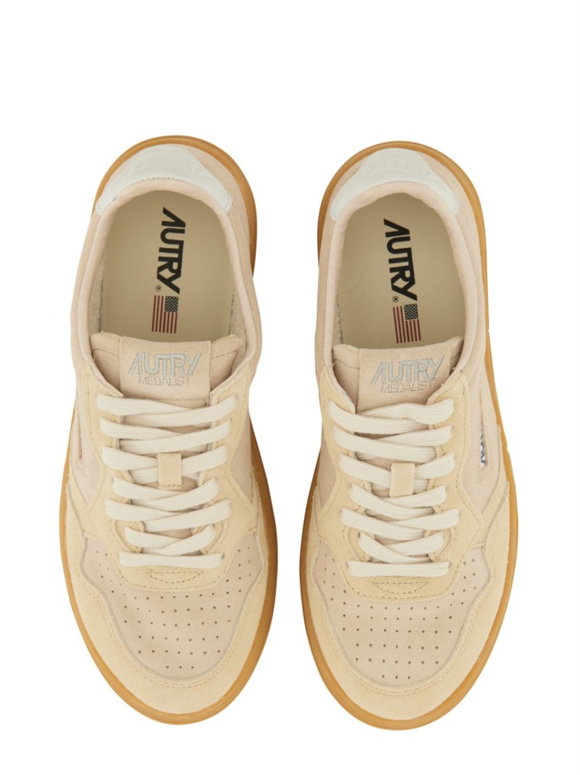Shop Autry "medalist Low" Sneaker