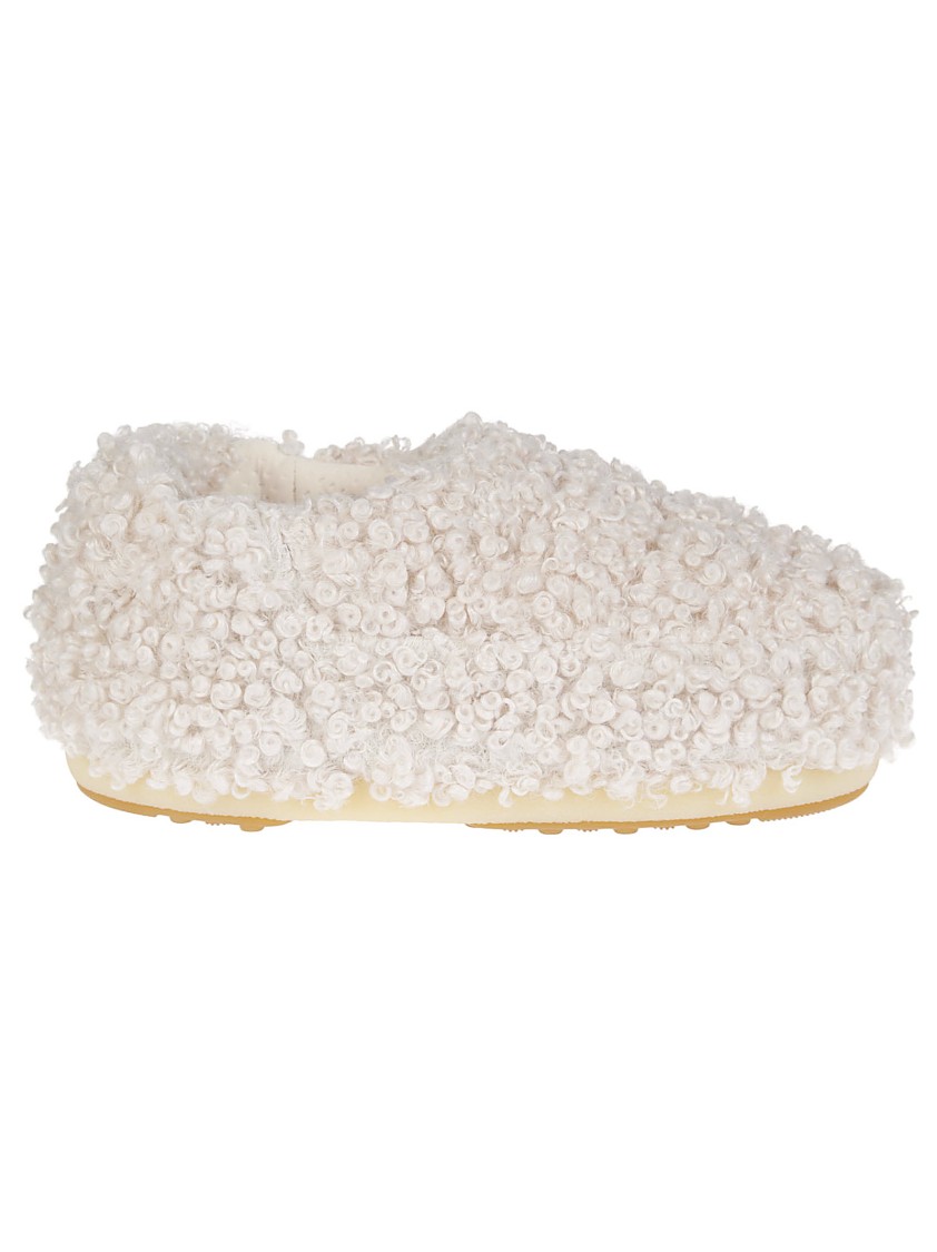 Moon Boot Band Faux Curly Sandal In White