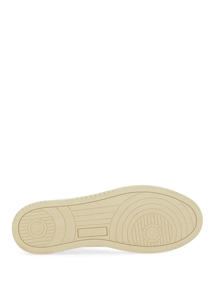 Autry Medalist Low-top Sneakers With Smooth In Neutral
