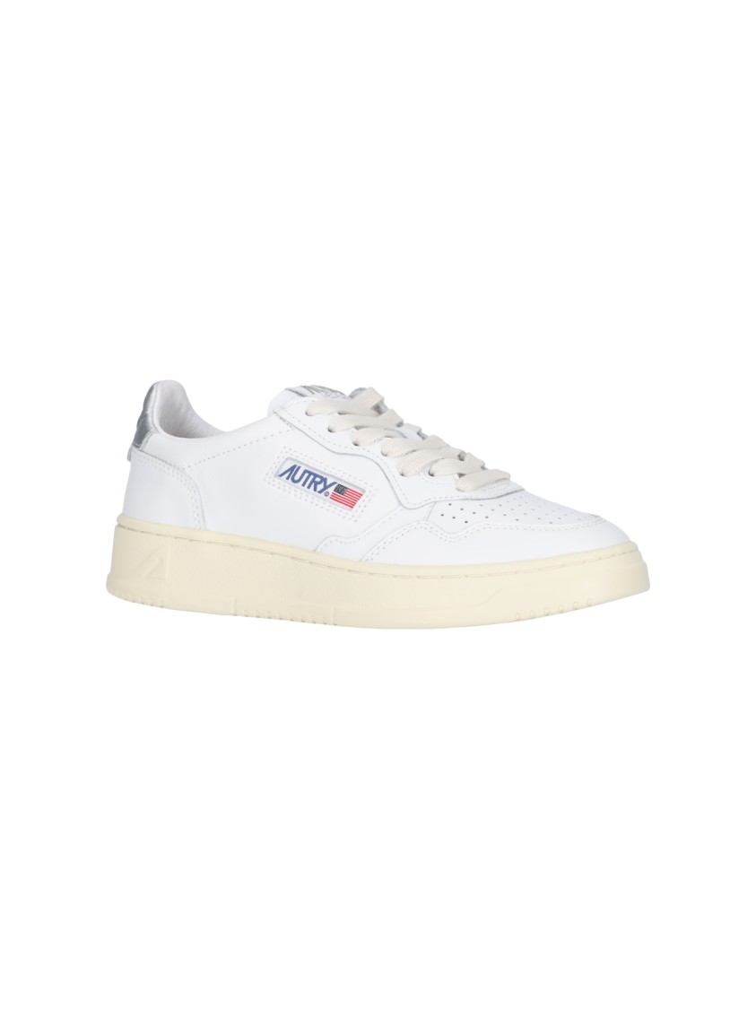 Shop Autry Medalist 01 Low Sneakers – White