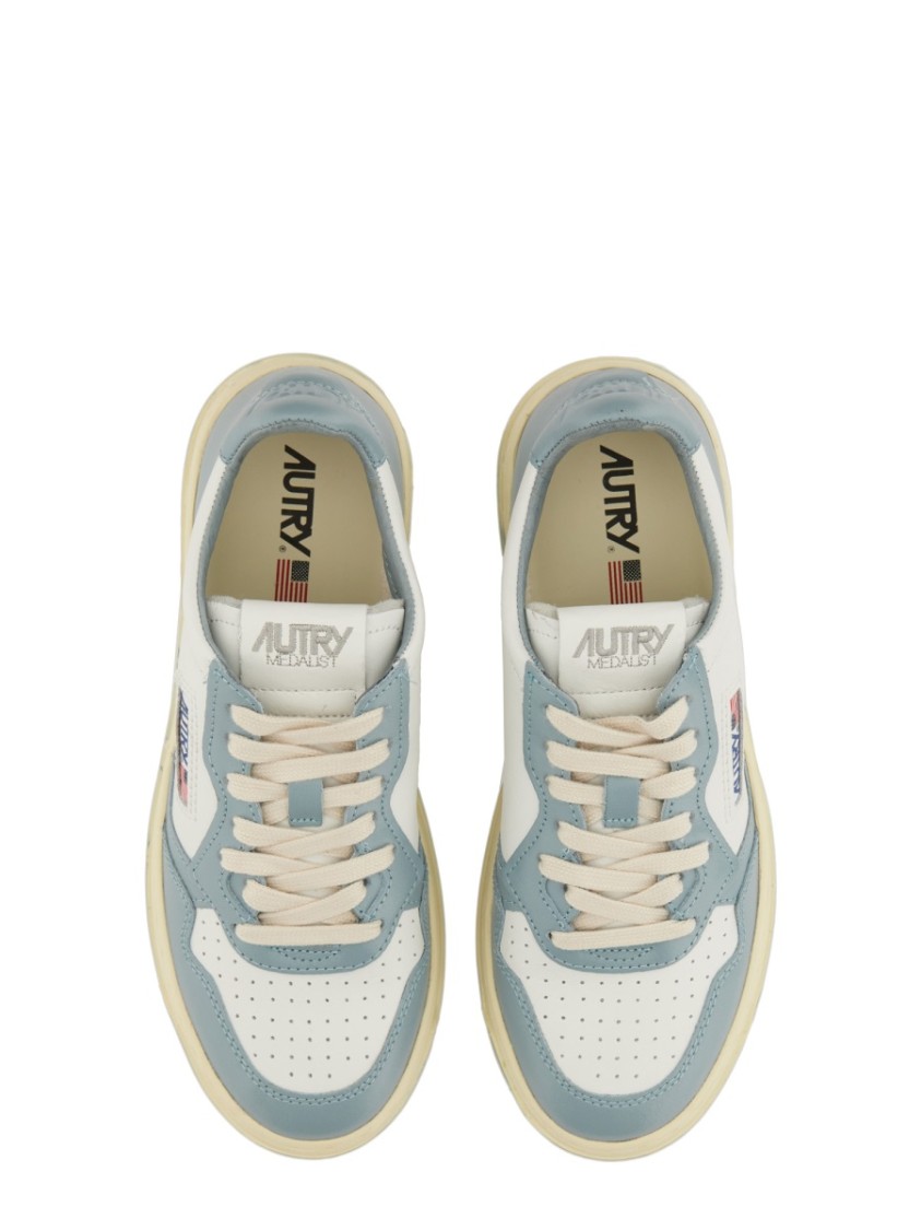 Autry Medalist Low Sneakers Light Blue In White