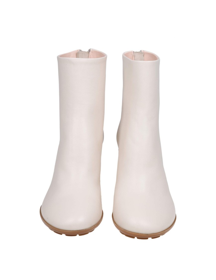 Agl Attilio Giusti Leombruni Agl Curvy Ankle Boots In Chalk Color Leather In White