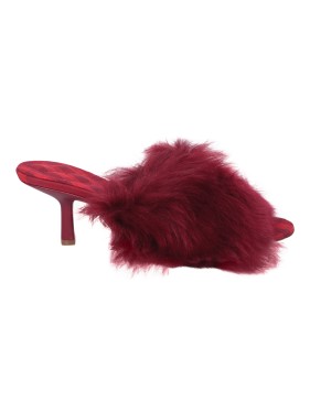 サンダル・ミュール Burberry Red Fur Sandals Burberry Red Fur Sandals in Red | THE LIST