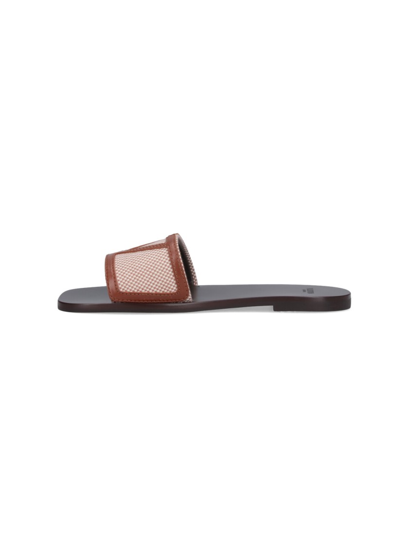 Valentino Garavani Superstar Slide Slipper With Vlogo Detail And Premium Materials In Black