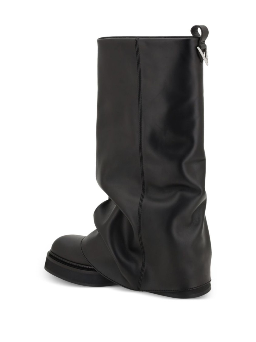 Attico 'robin' Black Boots With Square Toe And Logo Plaque On The Rear In Black