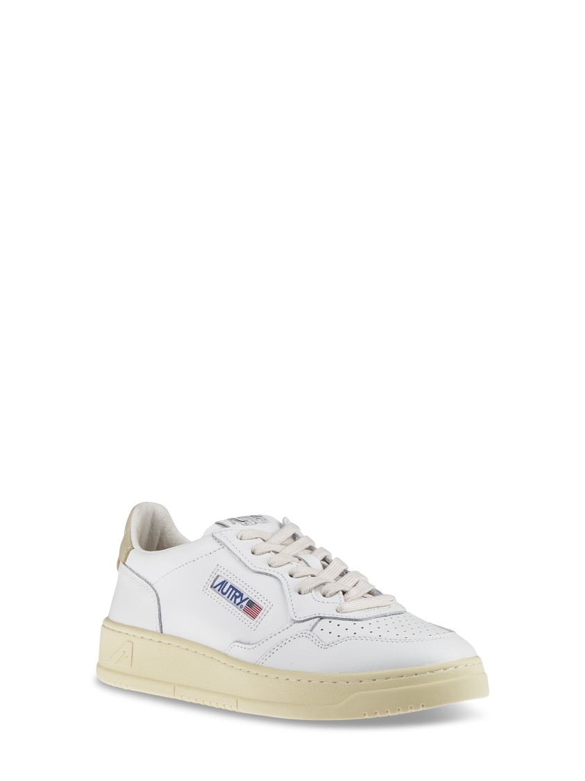 Autry Low-top Smooth Leather Sneakers With Contrasting Heel Tab In White