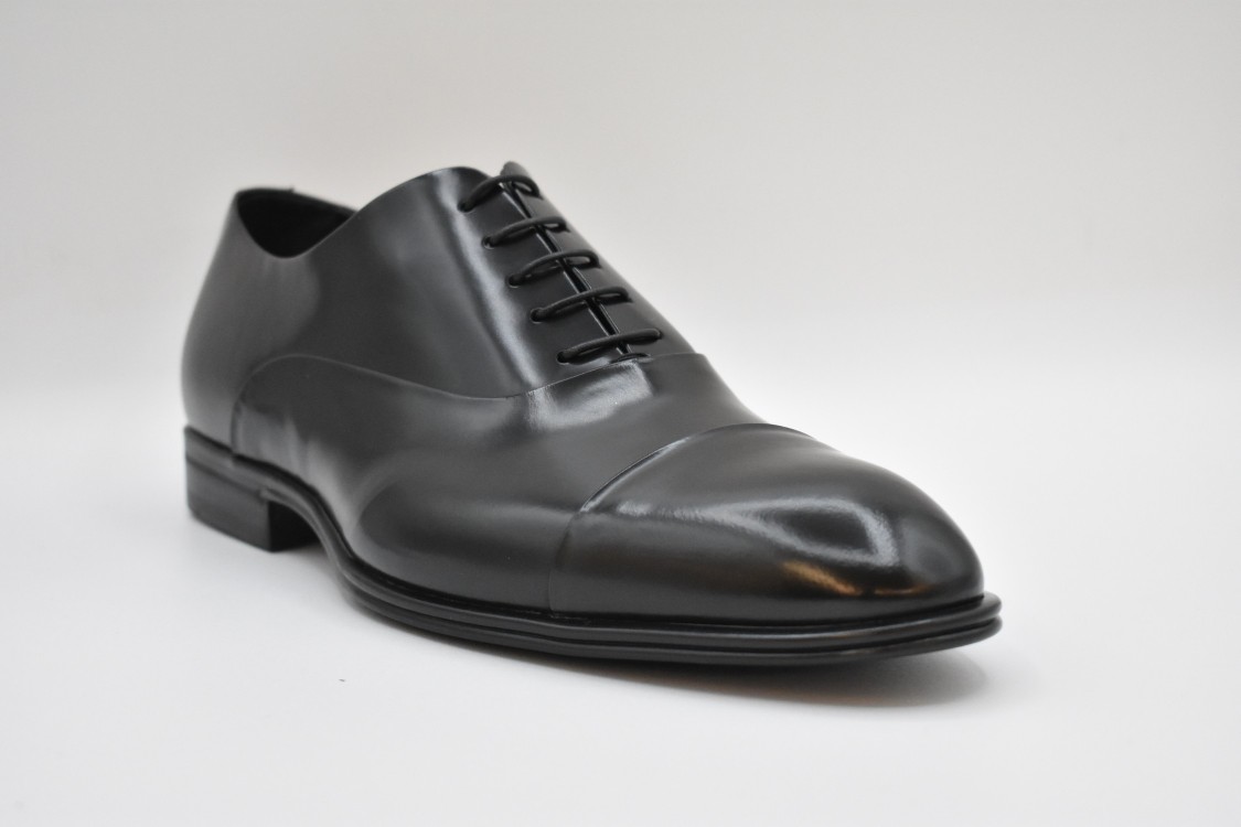 Corvari Polished Lace-up Flat Shoes In Black