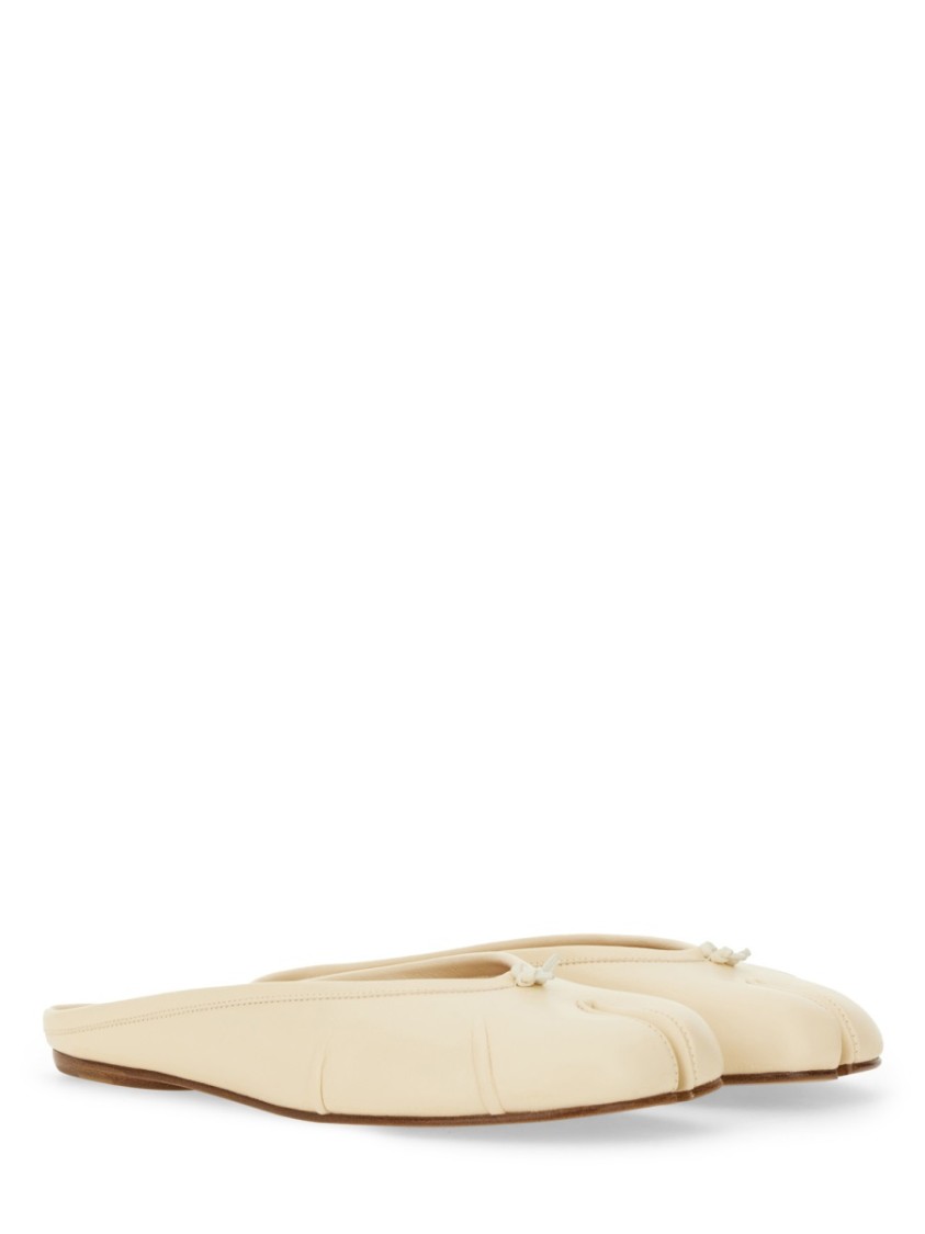 Maison Margiela Off-white Tabi Ballerina Flats In Neutrals