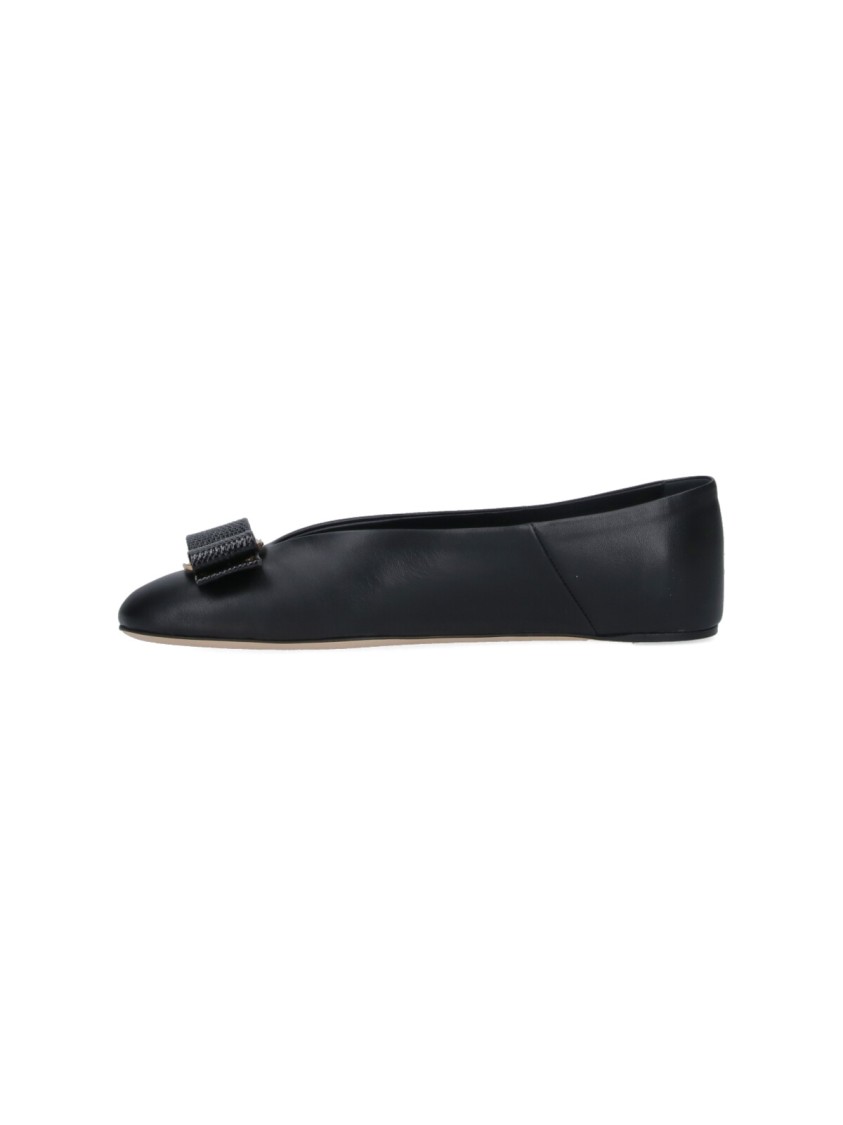 Ferragamo Vara Bow Ballet Flats In Black