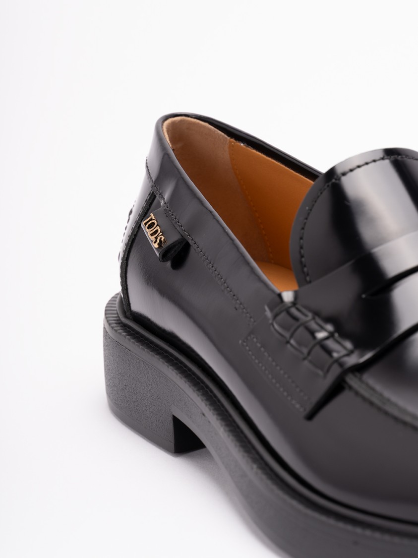 Tod's Mustard Gomma 20l Moccasins With Grommet-accented Heel In Black