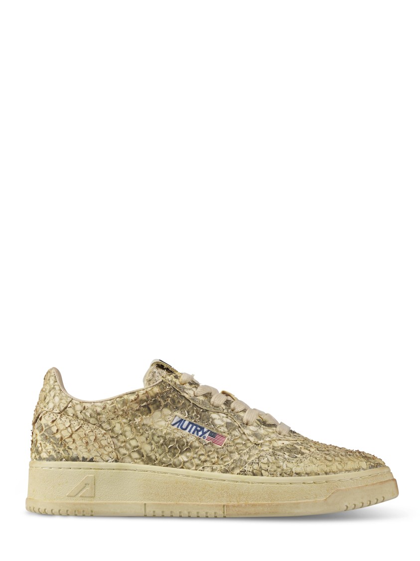 Autry Textured Low-top Sneakers With Vintage Appeal In Neutral