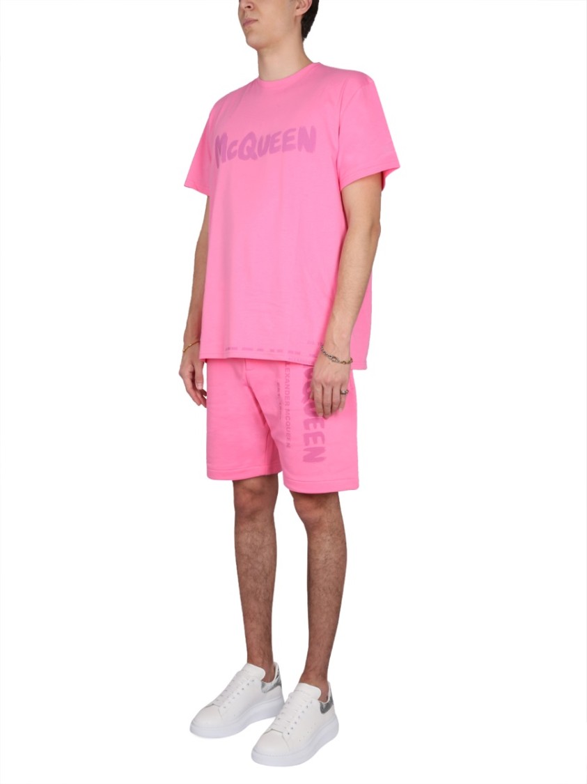 Alexander Mcqueen Bermuda Shorts With Graffiti Logo Print In Pink