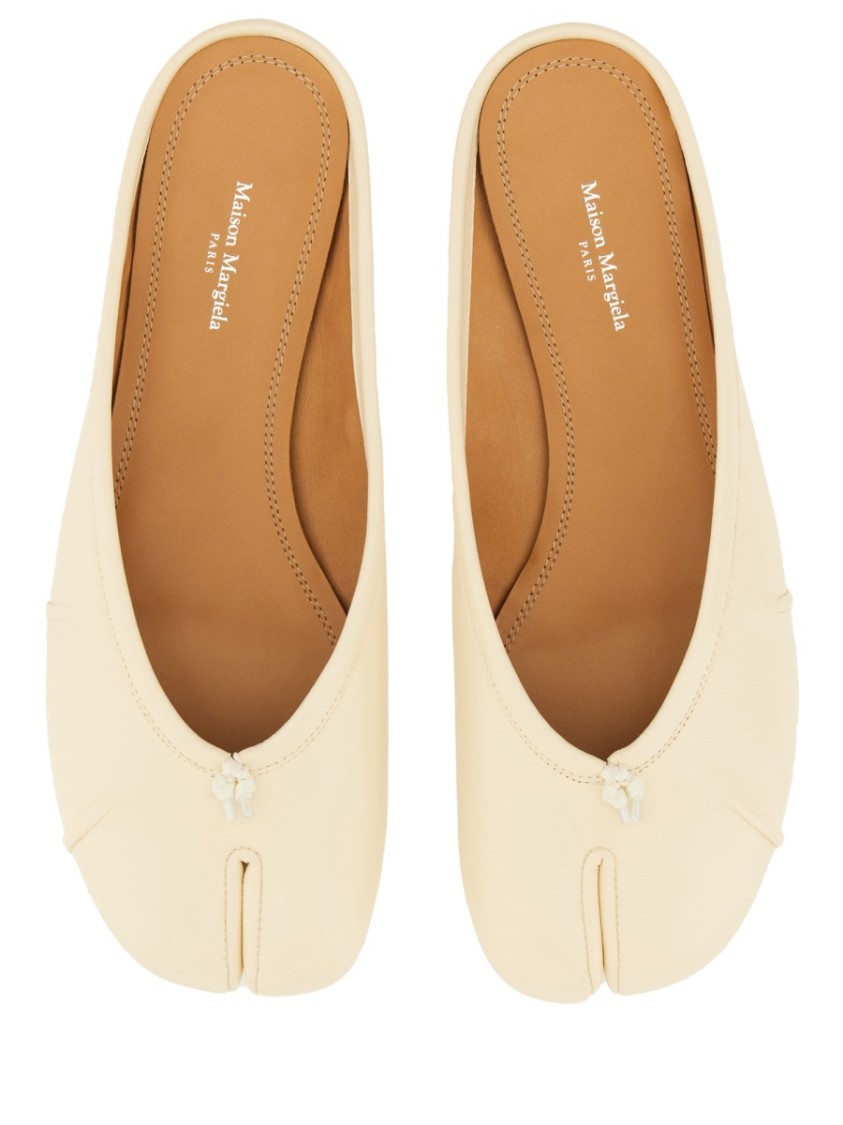 Maison Margiela Off-white Tabi Ballerina Flats In Neutrals