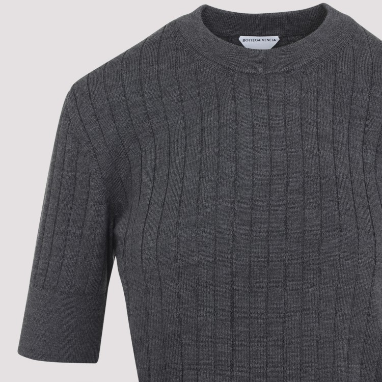 Tシャツ・カットソー Bottega Veneta Ribbed Wool Sweater With Fitted Silhouette Bottega Veneta Ribbed Wool Sweater With Fitted Silhouette T