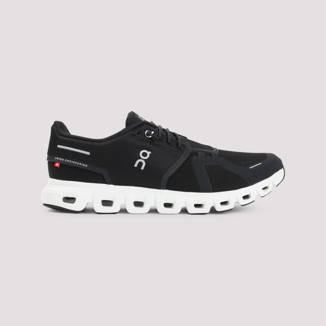On Cloud 5 Trainers, Size 7 In Black