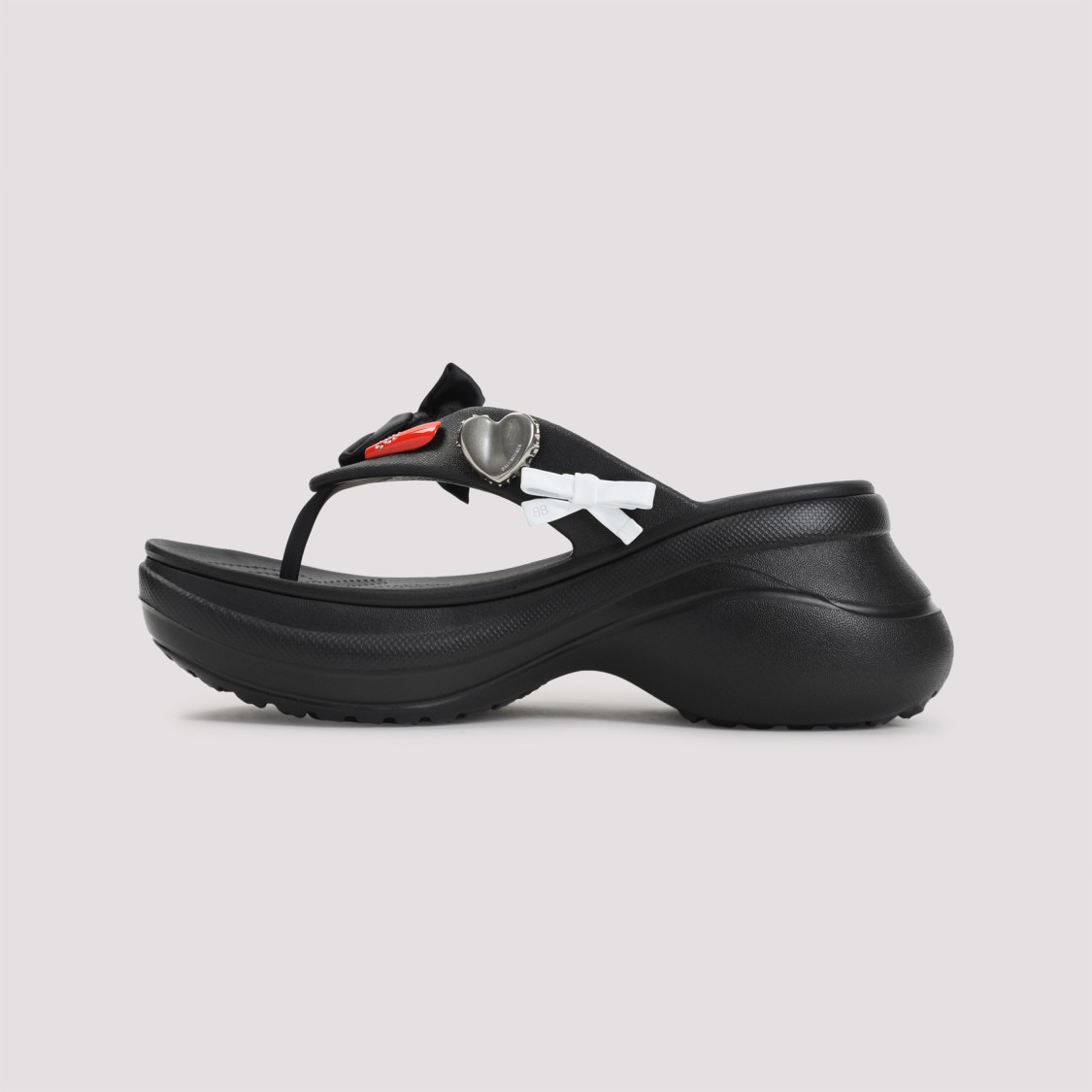 サンダル・ミュール Balenciaga Rubber Sandals With Playful Heart Embellishments Balenciaga Rubber Sandals With Playful Heart Embellishments